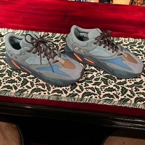Yeezy 700 faded azure size 10.5 (fits Women’s 11)